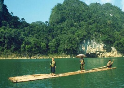 Photo of Entry:  The beauty spots at Thang Hen Lake