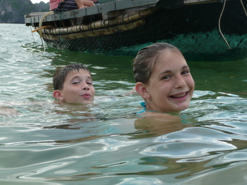Photos kids at Halong Bay