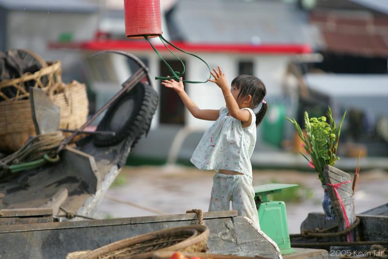 Photos girl at her boat home - Can Tho