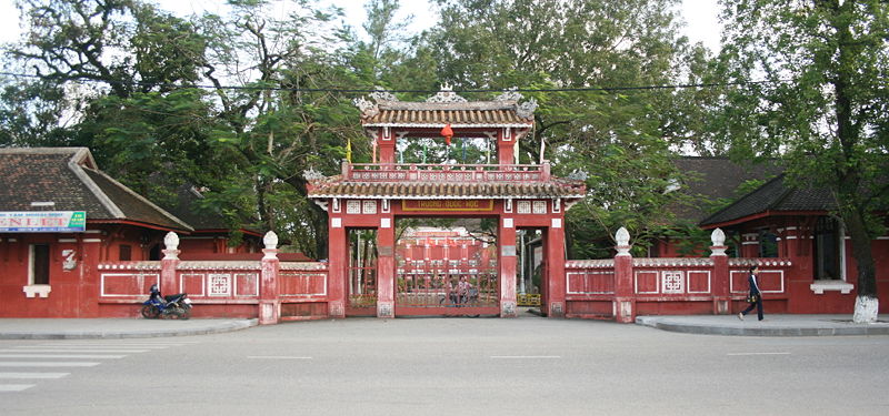Photos Quoc Hoc College 1