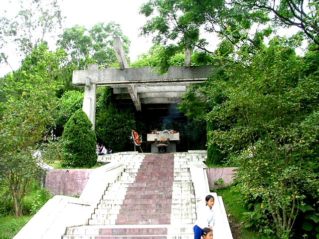 Photos Hoang Thi Loan Tomb 1 - Hoang Thi Loan Tomb