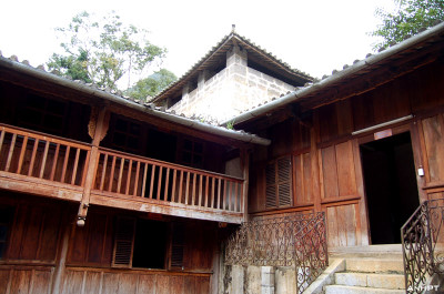 Photo of Entry:  Come to Dong Van to visit the edifice of Vuong Family