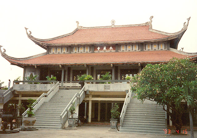 Photo of Entry:  The sacred sarira of Giac Lam Pagoda